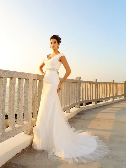 Sleeveless Net Sheath/Column V-neck Pleats Long Beach Wedding Dresses