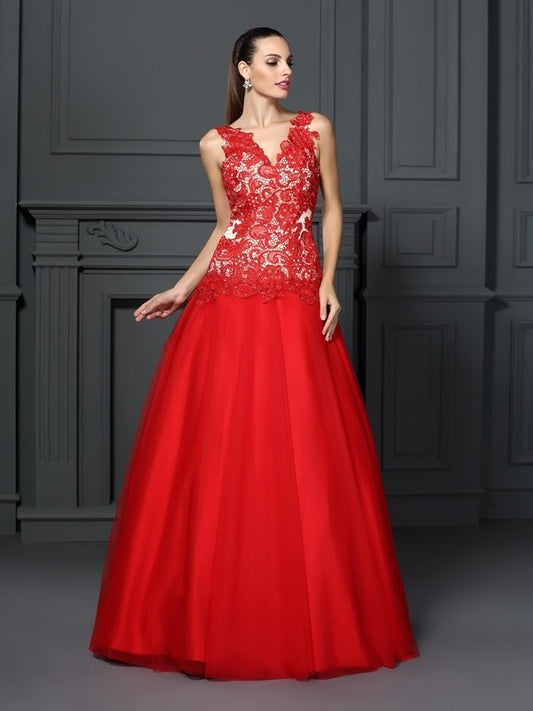 Sleeveless V-neck Lace Gown Ball Long Lace Quinceanera Dresses