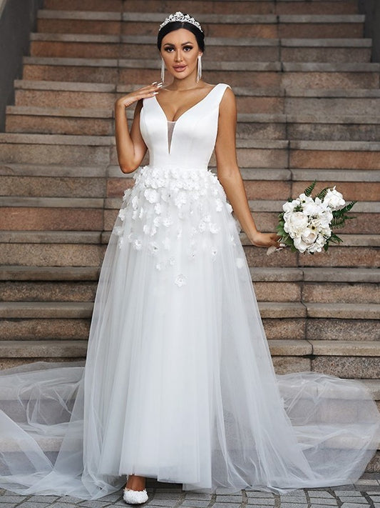 Applique Sweep/Brush V-neck A-Line/Princess Sleeveless Tulle Train Wedding Dresses
